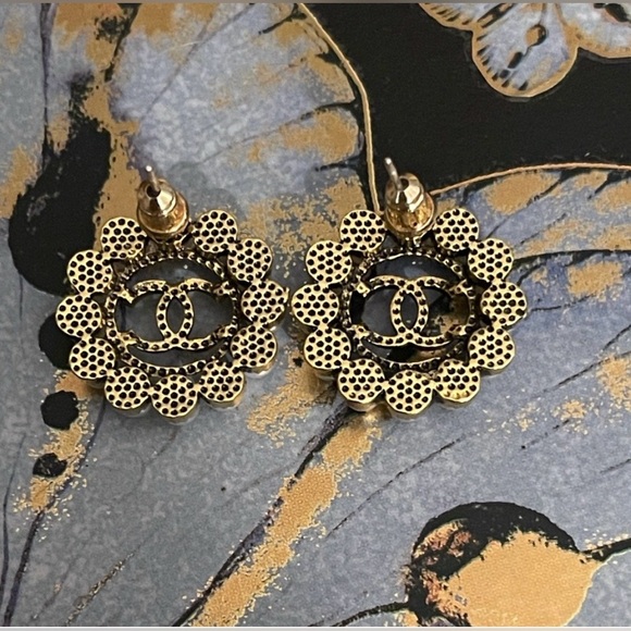 Repurposed Buttons - Picture 2 of 3